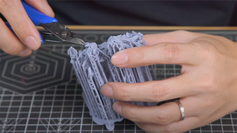 Comment supprimer le support d'une impression 3D en résine : outils essentiels pour supprimer les supports